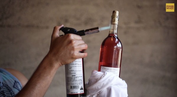 how-to-open-wine-bottle-with-blowtorch-600x329