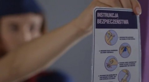 Us imagineu a les hostesses d’un avió explicant com es posa un preservatiu? Blog-Durex-Avio-1-lanegreta-480x267